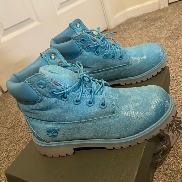 Timberlands - Picture 3 of 4